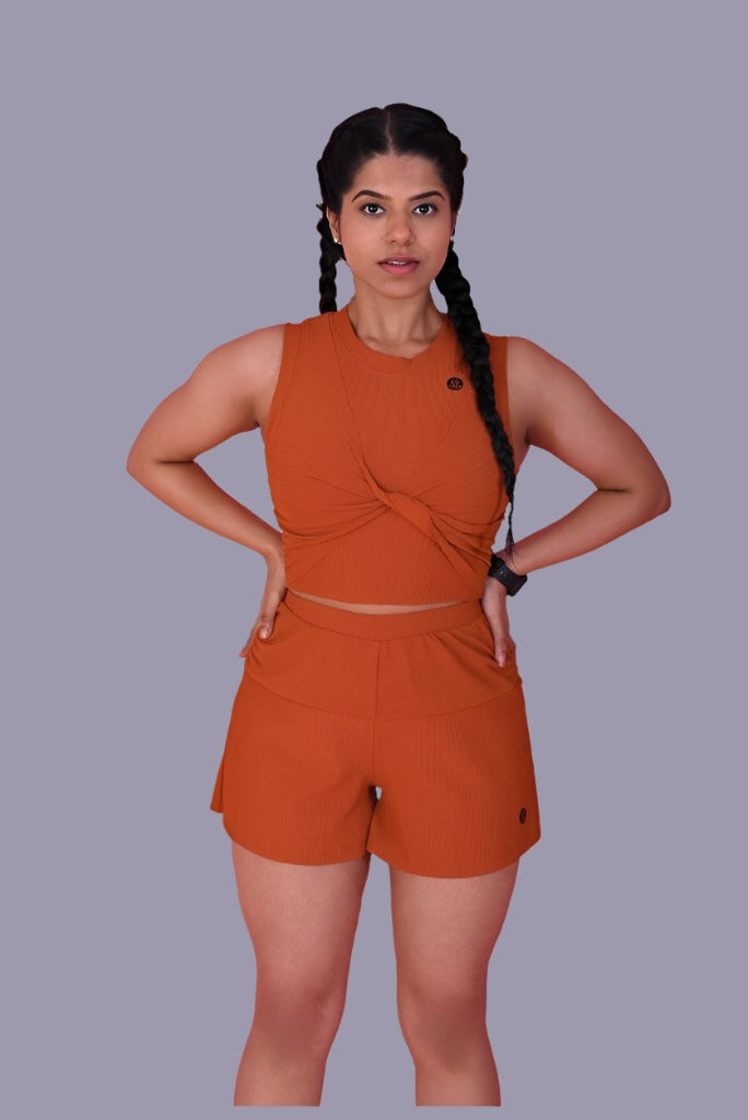 Vianca Yoga Set in Caramel YOGINIS 